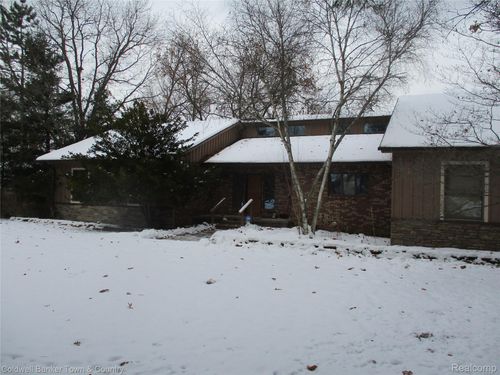 9102 Lake Crest Dr, Whitmore Lake, MI, 48189-9730 | Card Image