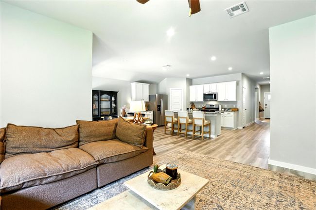 621 Little Spring Ct, House other with 4 bedrooms, 2 bathrooms and 2 parking in Anahuac TX | Image 18