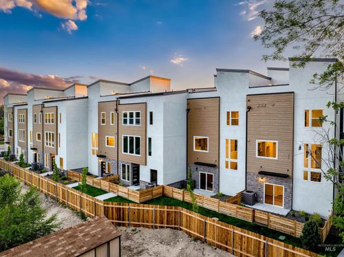 2032 S Mackinnon Ln, Boise, ID, 83706-4407 | Card Image