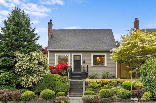 2707 W Dravus St, Seattle, WA, 98199-2846 | Card Image