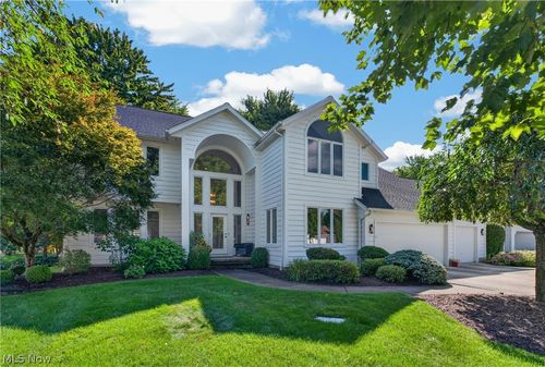 35870 S Huntington Dr, Solon, OH, 44139-3208 | Card Image