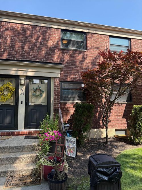 102a2-7465 220th St, Oakland Gardens, NY, 11364-3015 | Card Image