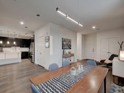 301-1615 E 7th St, Austin, TX, 78702-3382 | Card Image