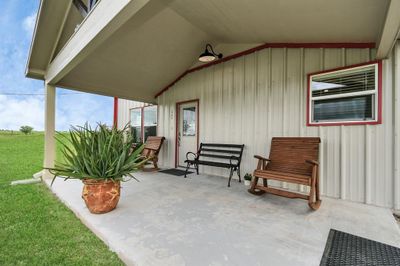 Front porch area | Image 2