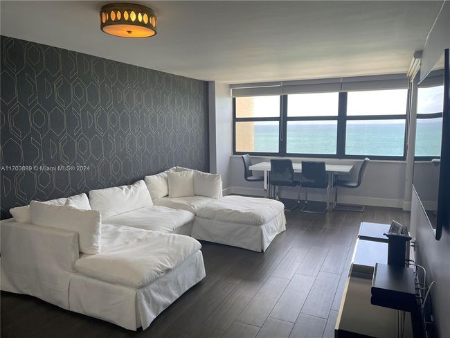 APT-1409 - 2555 Collins Ave, Condo with 2 bedrooms, 2 bathrooms and null parking in Miami Beach FL | Image 10