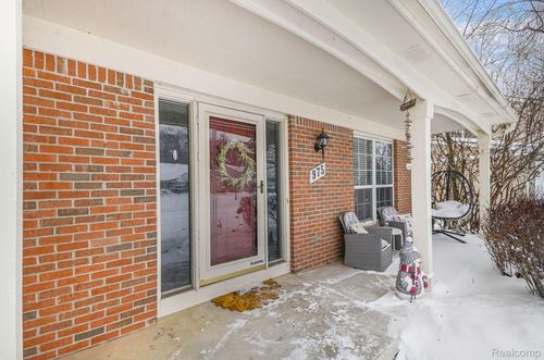 975 Oak Creek Dr, South Lyon, MI, 48178-1680 | Card Image