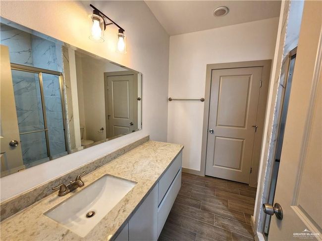 APT-1 - 3600 Frio Ave, Condo with 2 bedrooms, 2 bathrooms and 2 parking in McAllen TX | Image 11