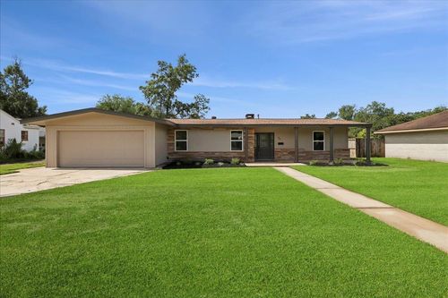 29 Knotty Pine Ln, Orange, TX, 77630-3301 | Card Image
