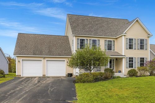 8 Mason Drive, Stratham, NH, 03885 | Card Image