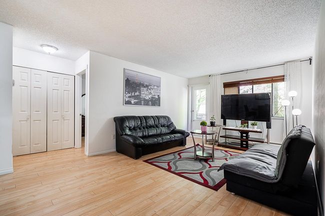 205 - 10662 151 A Street, Condo with 2 bedrooms, 1 bathrooms and 1 parking in Surrey BC | Image 2