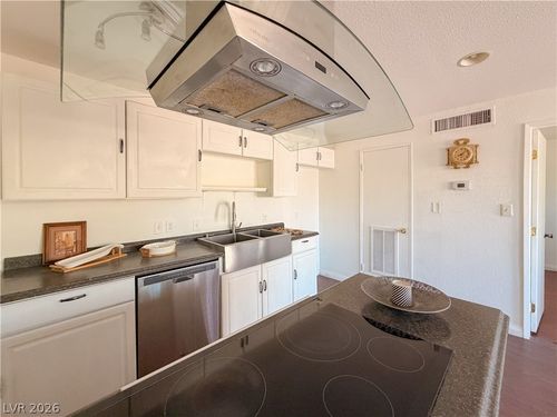 14-3712 Royal Crest St, Las Vegas, NV, 89119-7004 | Card Image