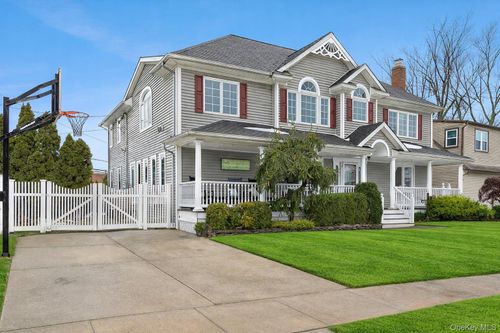 922 Leeds Dr, North Bellmore, NY, 11710-1027 | Card Image