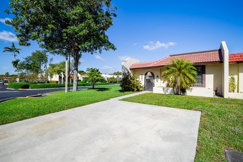 6491 Nw 190th Ter, Hialeah, FL, 33015-4712 | Card Image