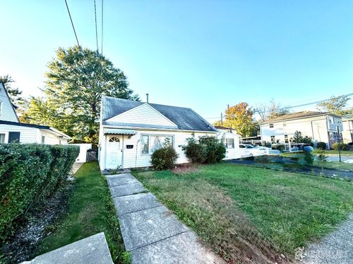 319 Benjamin Ave, Iselin, NJ, 08830-1902 | Card Image