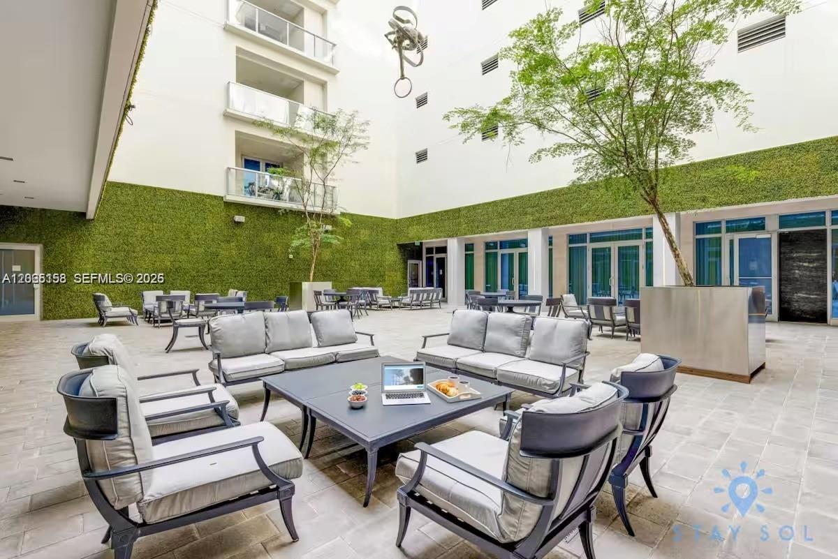 Residential in Hollywood