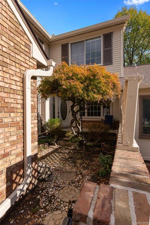 6906 Pebblecreek Woods Dr, West Bloomfield, MI, 48322-3501 | Card Image