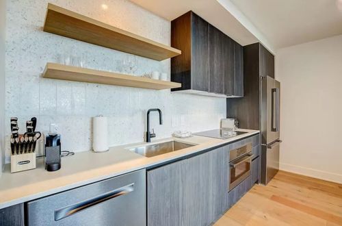 1104-48 East Ave, Austin, TX, 78701-4317 | Card Image