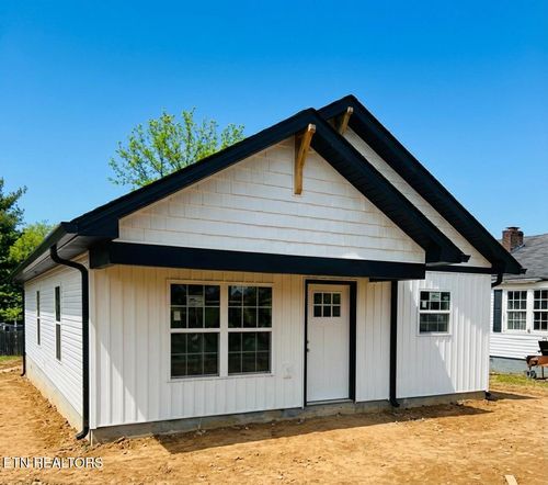 104 Roosevelt St, Alcoa, TN, 37701-2738 | Card Image