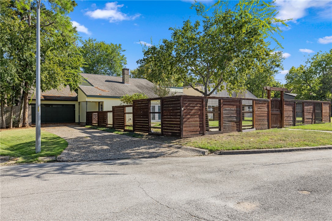 Arboles Cir, College Station, TX 77840