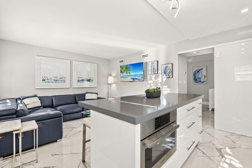 109-980 7th Ave S, NAPLES, FL, 34102-6733 | Card Image