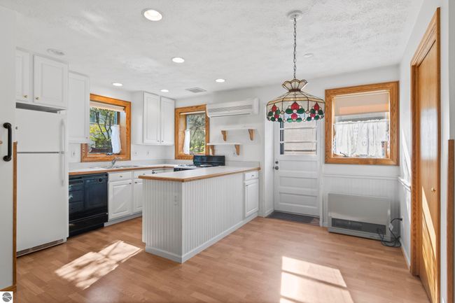 12305 3 Rd St, House other with 5 bedrooms, 4 bathrooms and null parking in Kewadin MI | Image 50