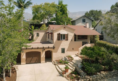 3842 Center Ave, SANTA BARBARA, CA, 93110-1282 | Card Image