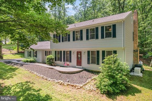 664 Spring Ln, BOILING SPRINGS, PA, 17007-9648 | Card Image
