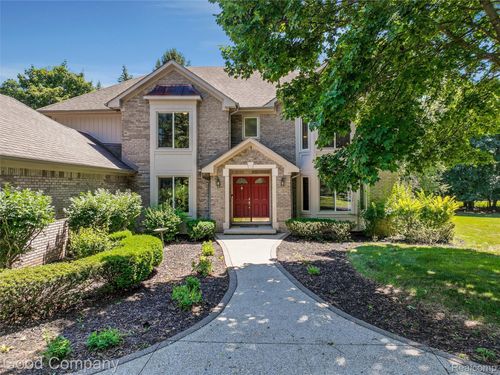 801 Shrewsbury Dr, Clarkston, MI, 48348-3680 | Card Image