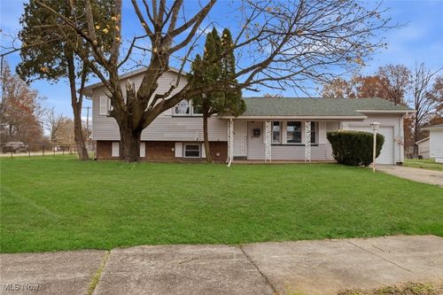 227 Greeley Ln, Youngstown, OH, 44505-4863 | Card Image