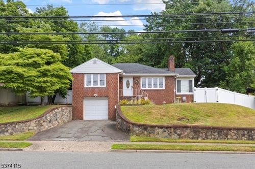 229 Mount Pleasant Ave, Woodland Park, NJ, 07424-2735 | Card Image