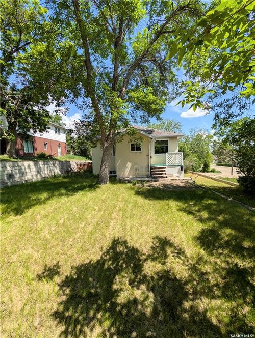 309 6th Ave Nw, Swift Current, SK, S9H0X9 | Card Image