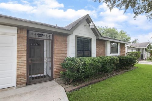 5838 Ludington Dr, Houston, TX, 77035-4215 | Card Image