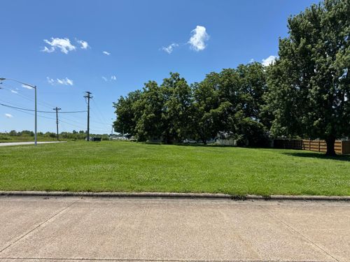 000 S Hedgewood Dr, Bolivar, MO, 65613 | Card Image