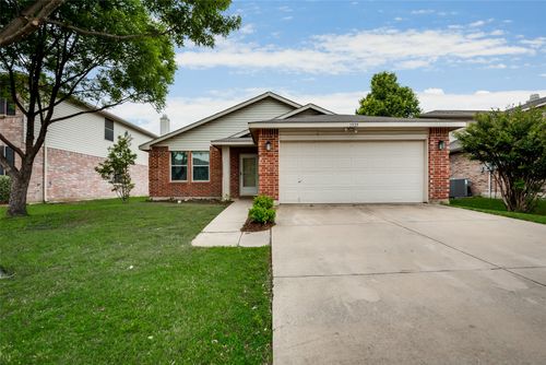 1925 Copper Mountain Dr, Justin, TX, 76247-6749 | Card Image