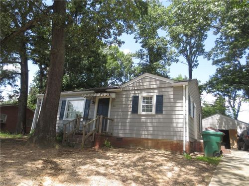 821 Willow Pl, High Point, NC, 27260-4012 | Card Image