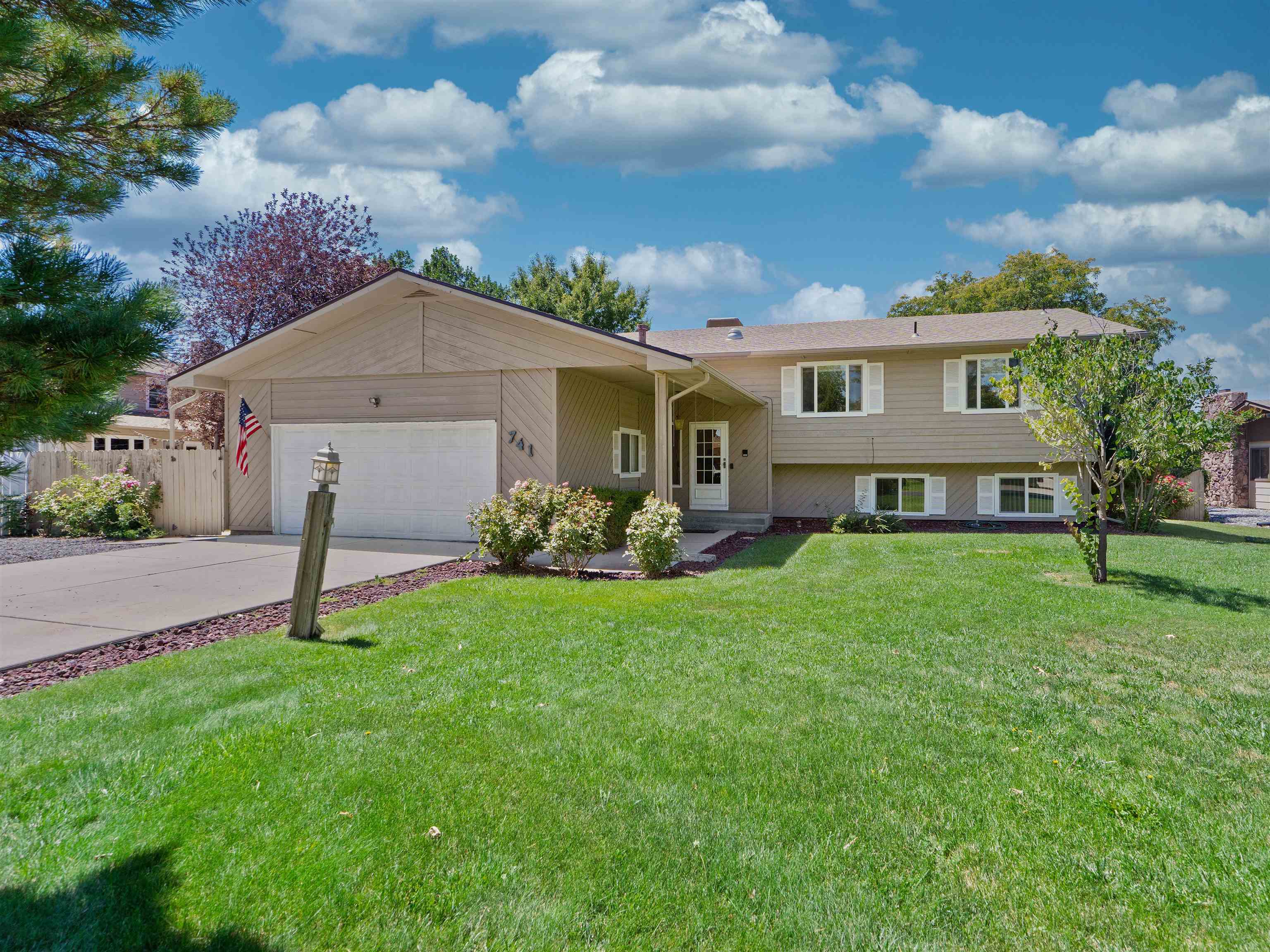 Flower St, Grand Junction, CO 81506