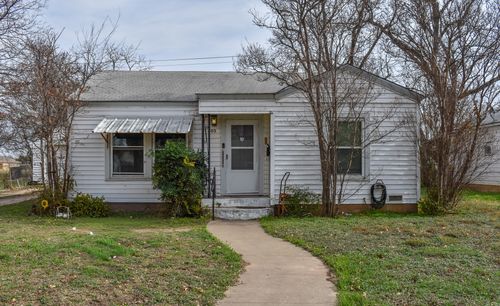 803 Poplar Dr, Brady, TX, 76825-5325 | Card Image