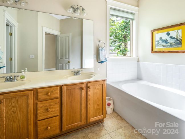 130 Harrop Dun Ct, House other with 3 bedrooms, 3 bathrooms and null parking in Biltmore Lake NC | Image 8
