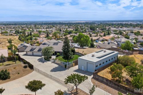 5050 N Hills Dr, Bakersfield, CA, 93308-1189 | Card Image