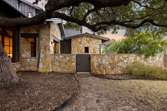 GATED ENTRY TO YARD | Image 39