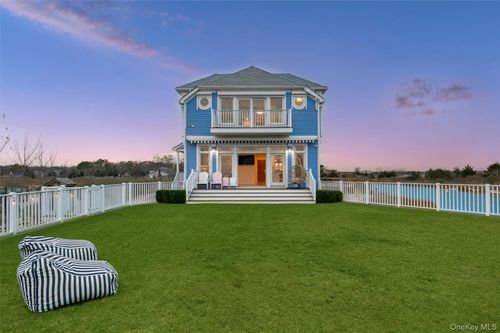 112 Pine Ave, Riverhead, NY, 11901-4027 | Card Image