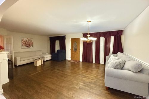 10 Fountain Ave, Selden, NY, 11784-1906 | Card Image