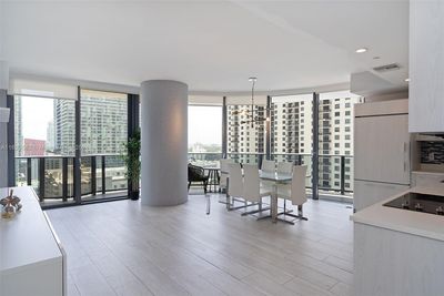 1906 - 45 Sw 9th St, Condo with 2 bedrooms, 2 bathrooms and null parking in Miami FL | Image 1