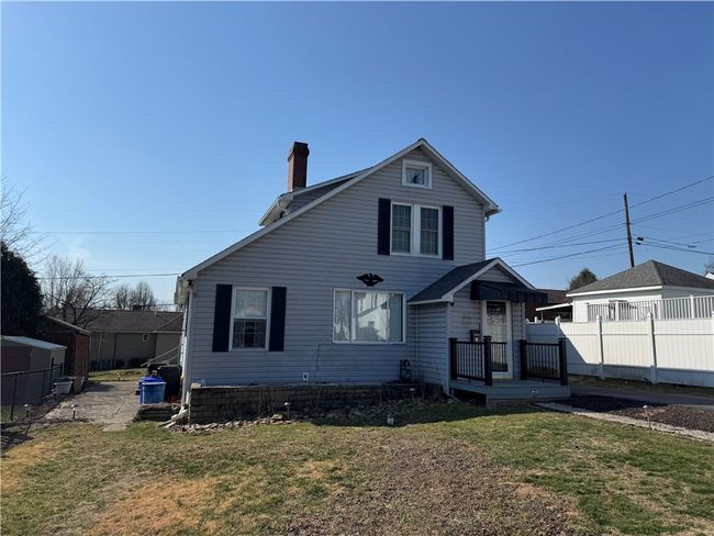 17 Woodlawn Ave, House other with 3 bedrooms, 2 bathrooms and 3 parking in Uniontown PA | Image 4