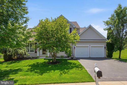 422 Westview Dr, AVONDALE, PA, 19311-1377 | Card Image