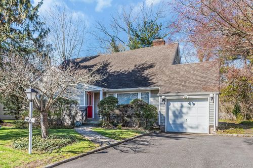 11 Rockhill Rd, Roslyn Heights, NY, 11577-1420 | Card Image