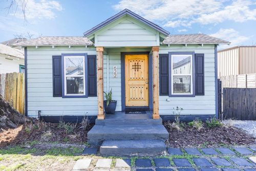 622 E 27th St, Houston, TX, 77008-2208 | Card Image