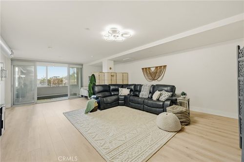 unit-201-433 Pine Ave, Long Beach, CA, 90802-2307 | Card Image