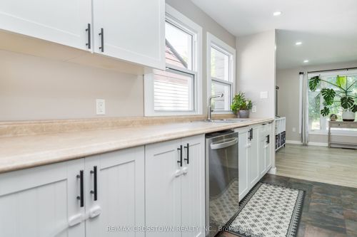 281 Elizabeth St, Midland, ON, L4R1Y5 | Card Image