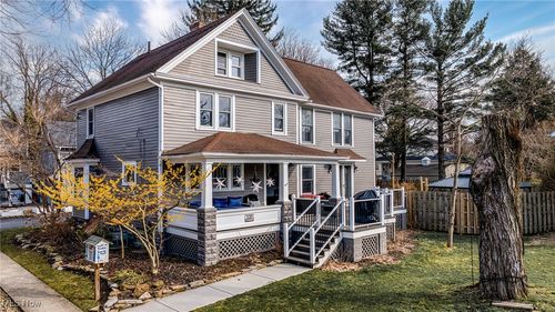 129 Walnut St, Chagrin Falls, OH, 44022-3127 | Card Image